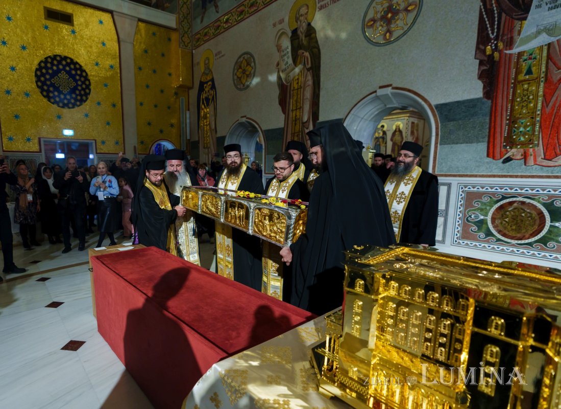 Moaștele Sfântului Cuvios Dimitrie cel Nou au fost duse în Catedrala Națională 346473