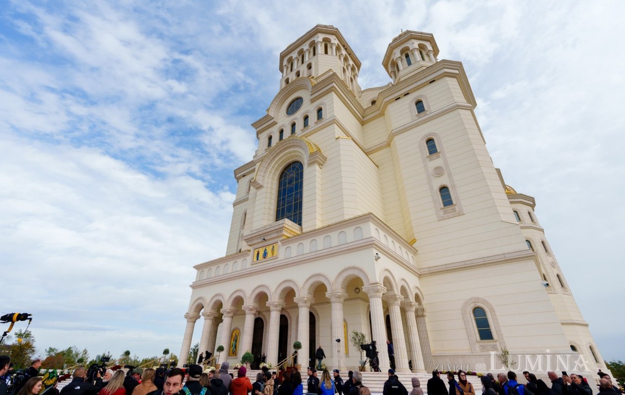 Prelungirea programului de închinare prin Sfântul Altar al Catedralei Naționale 346308