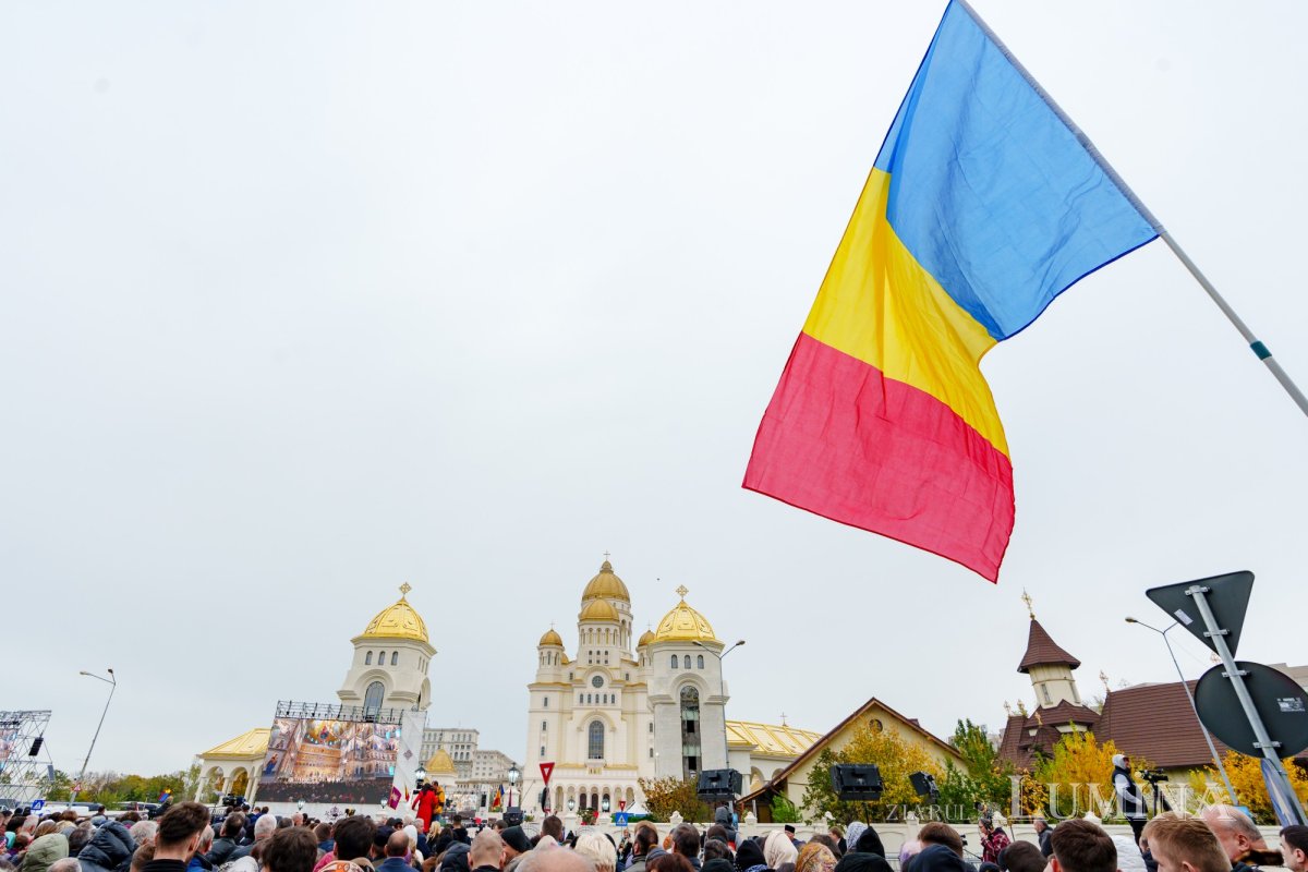 Prelungirea programului de închinare prin Sfântul Altar al Catedralei Naționale 346314