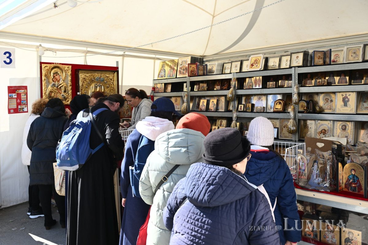 Prelungirea programului de închinare prin Sfântul Altar al Catedralei Naționale 346334