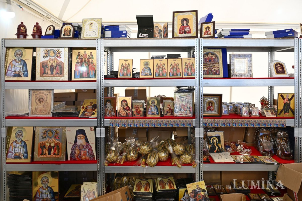 Prelungirea programului de închinare prin Sfântul Altar al Catedralei Naționale 346343