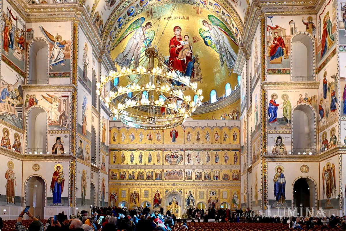 Prelungirea programului de închinare prin Sfântul Altar al Catedralei Naționale 346345