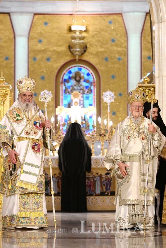 Sclipirile Luminii: Sfinţirea picturii Catedralei Naţionale din Bucureşti 346627