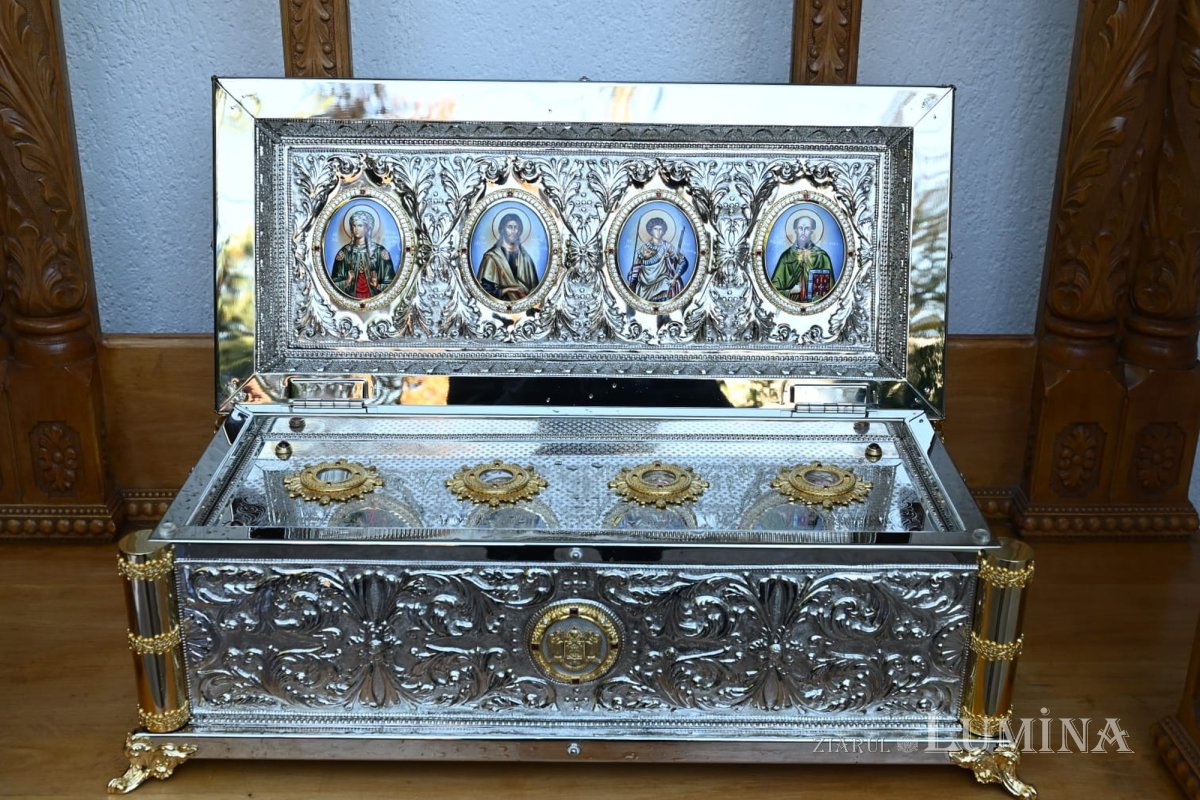 Veșmânt de har pentru o biserică bucureșteană 346774