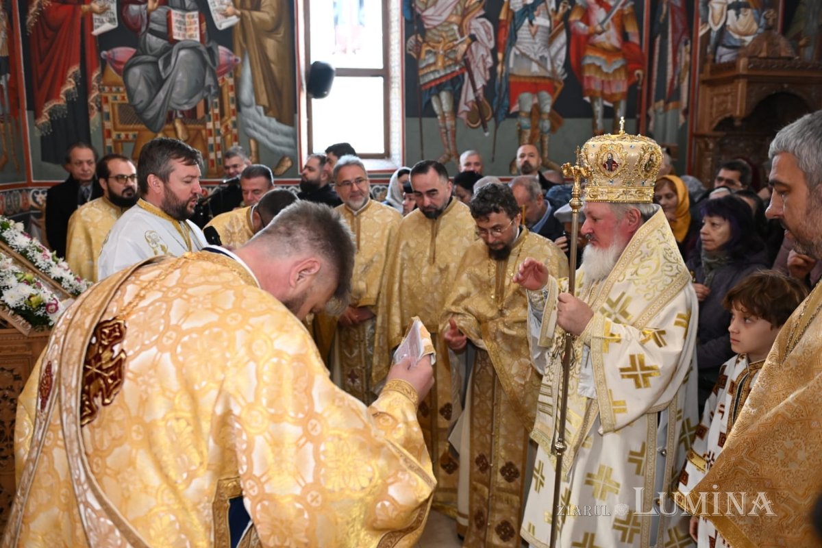 Veșmânt de har pentru o biserică bucureșteană 346778