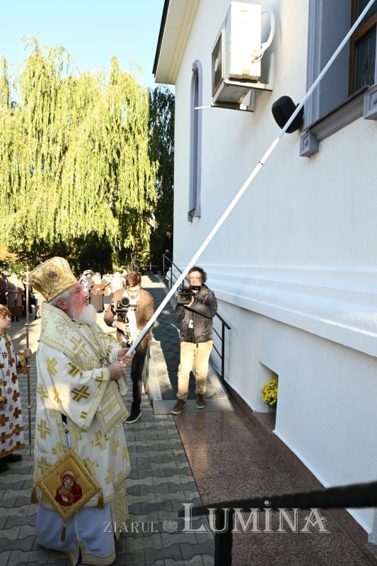 Veșmânt de har pentru o biserică bucureșteană 346782