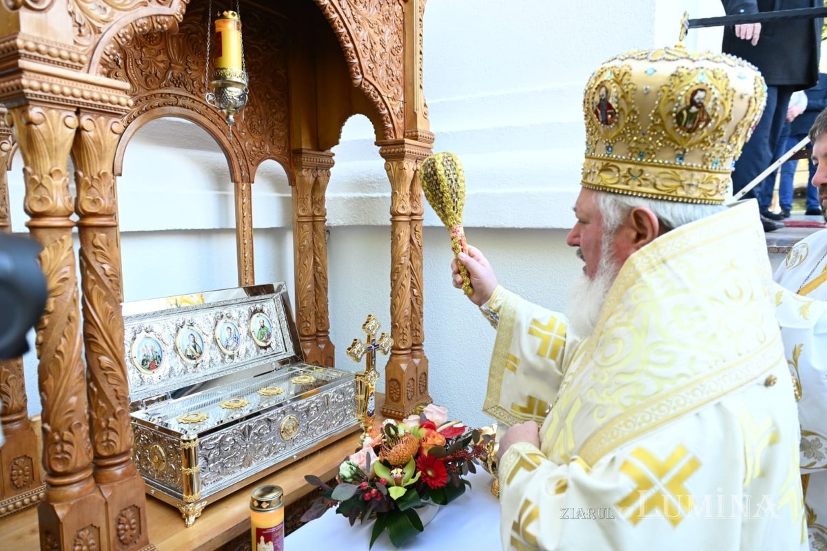 Veșmânt de har pentru o biserică bucureșteană 346793