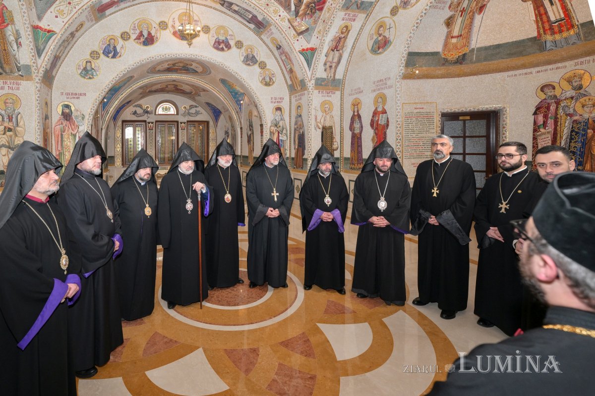 Oaspeți din Biserica Armeană în vizită la Patriarhia Română 347314