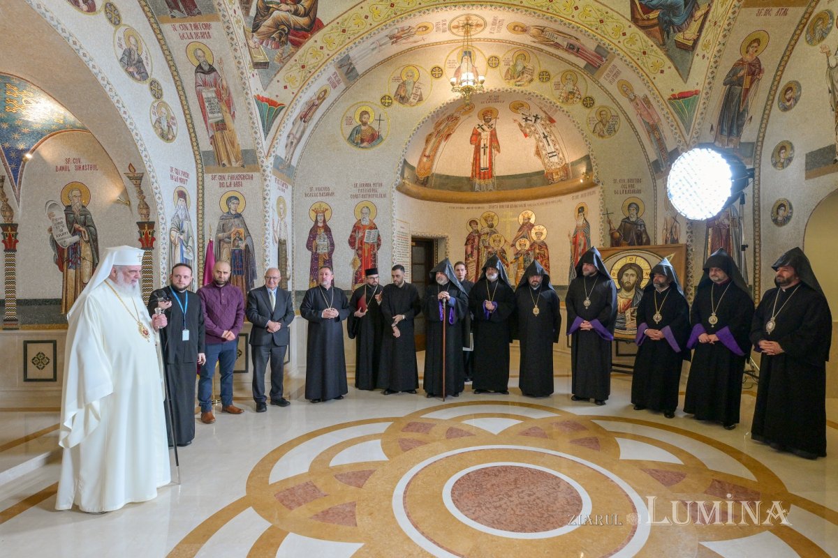 Oaspeți din Biserica Armeană în vizită la Patriarhia Română 347315