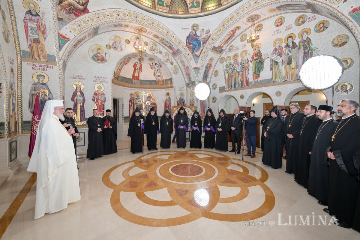 Oaspeți din Biserica Armeană în vizită la Patriarhia Română 347320
