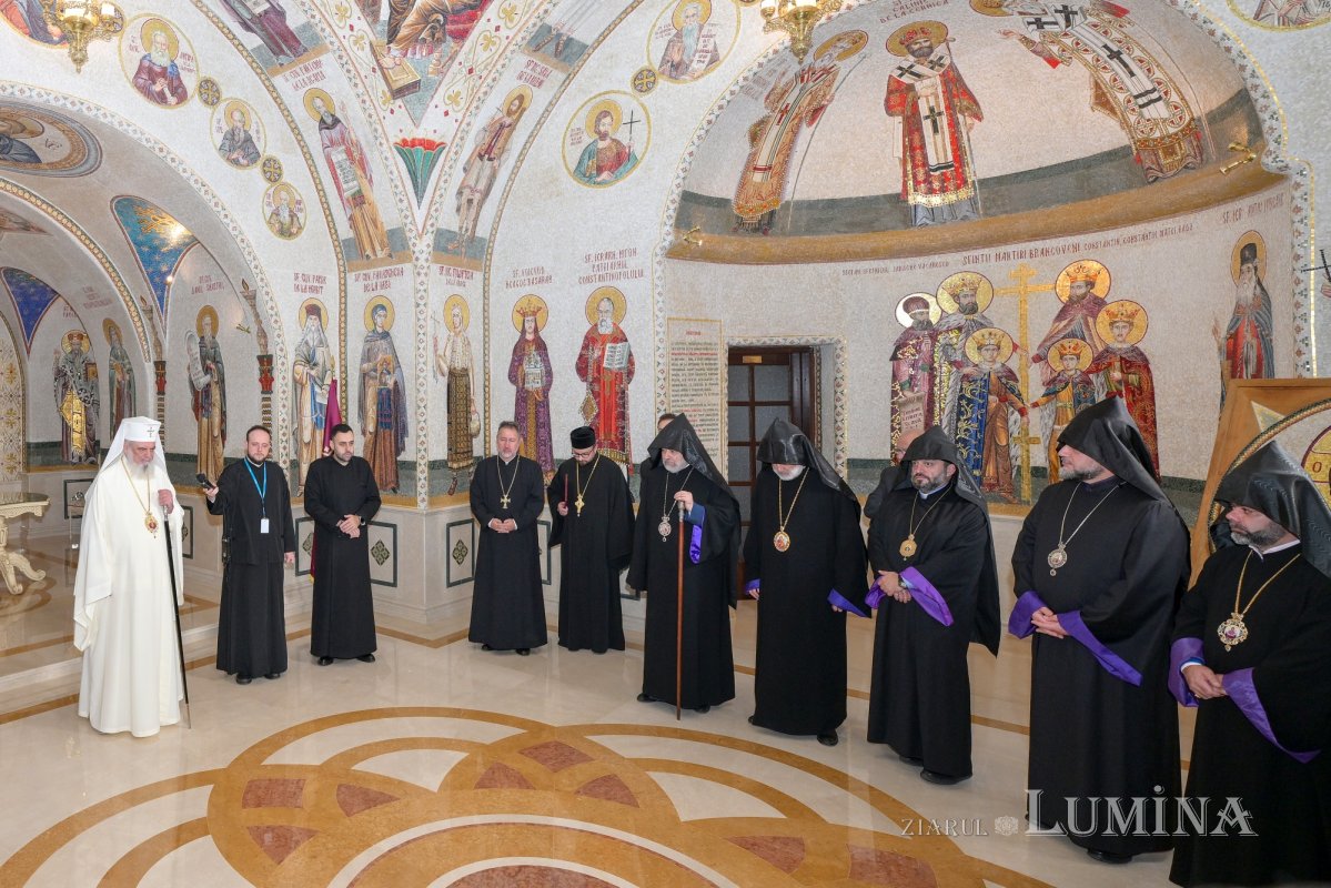 Oaspeți din Biserica Armeană în vizită la Patriarhia Română 347322