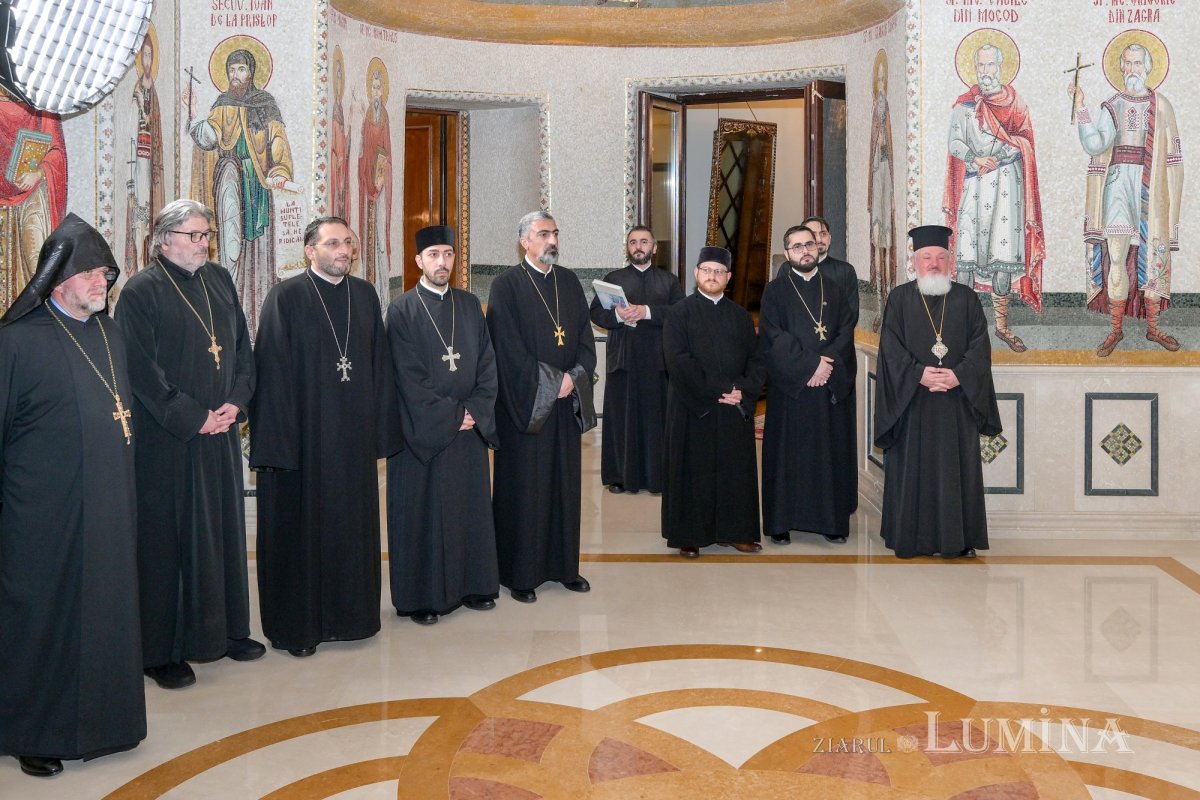 Oaspeți din Biserica Armeană în vizită la Patriarhia Română 347323