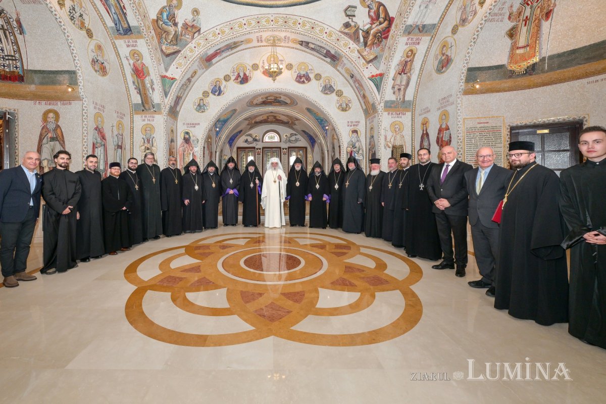 Oaspeți din Biserica Armeană în vizită la Patriarhia Română 347326