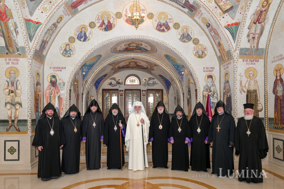 Oaspeți din Biserica Armeană în vizită la Patriarhia Română 347327
