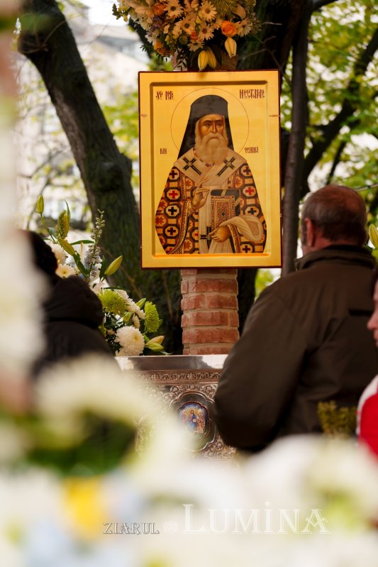 Râuri de evlavie către ierarhul tămăduitor de la Eghina 347487