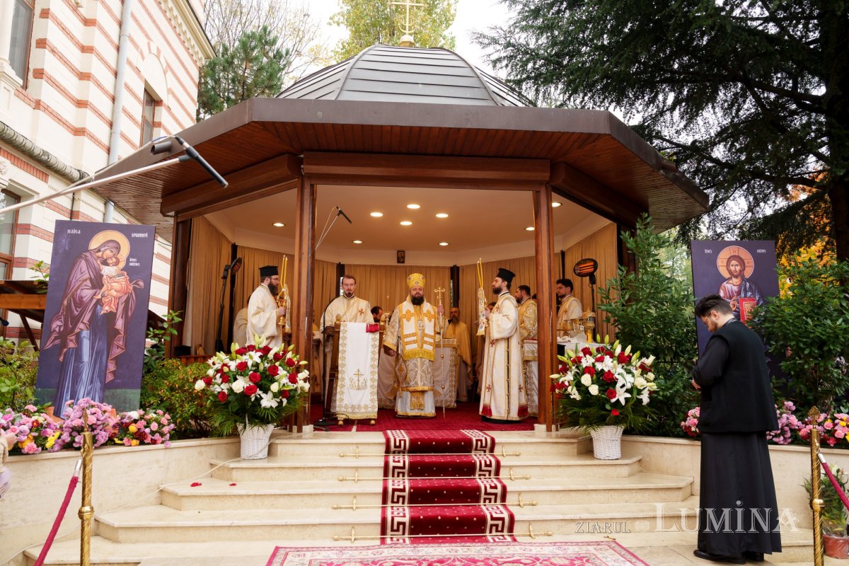 Râuri de evlavie către ierarhul tămăduitor de la Eghina 347502