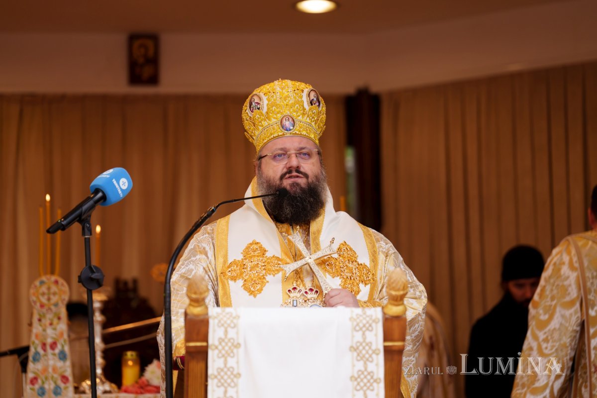 Râuri de evlavie către ierarhul tămăduitor de la Eghina 347504