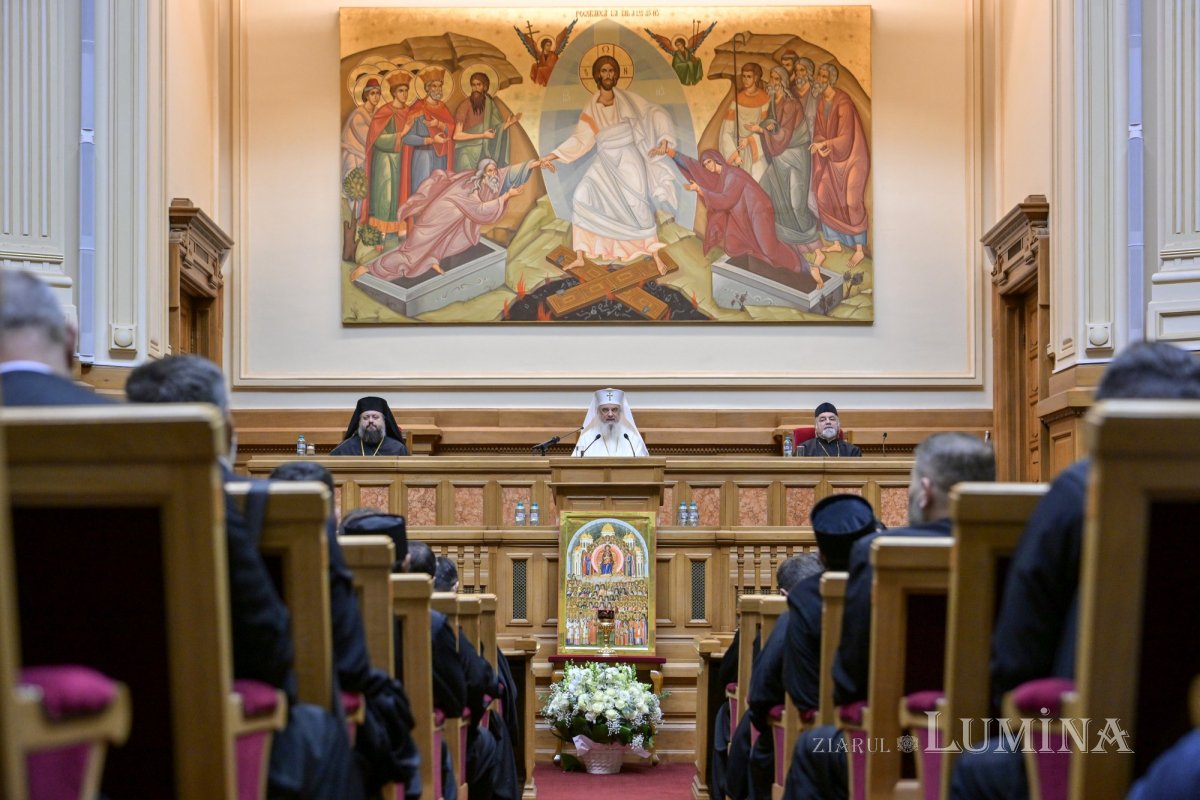 Clericii prahoveni s-au reunit la Palatul Patriarhiei 347711