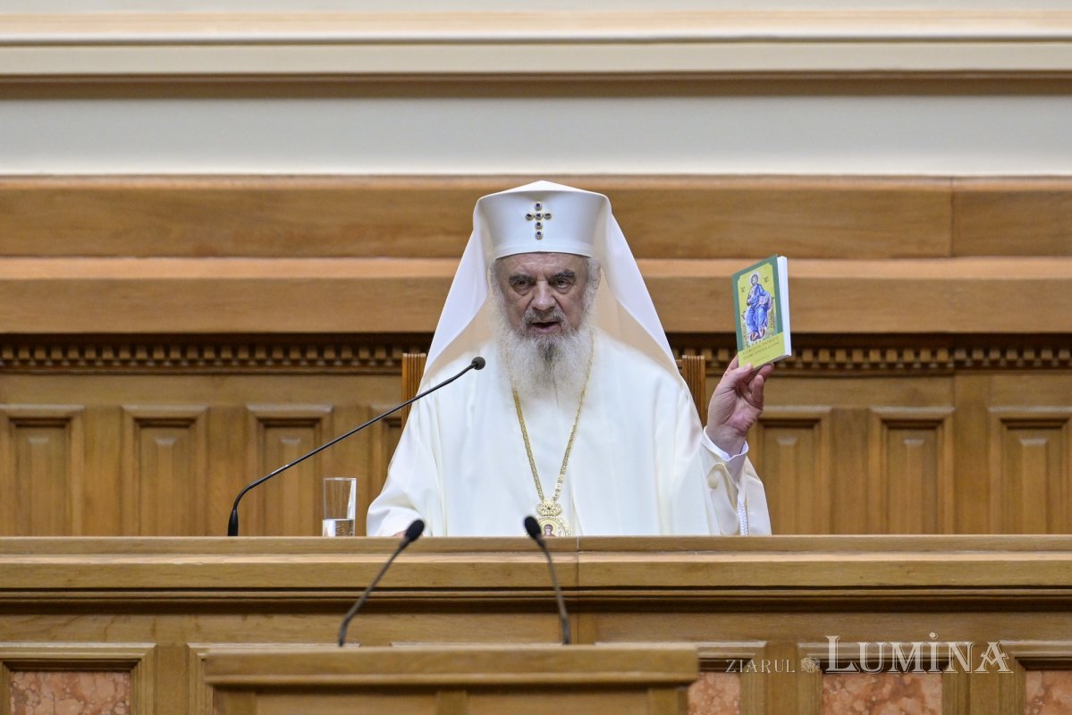 Clericii prahoveni s-au reunit la Palatul Patriarhiei 347720