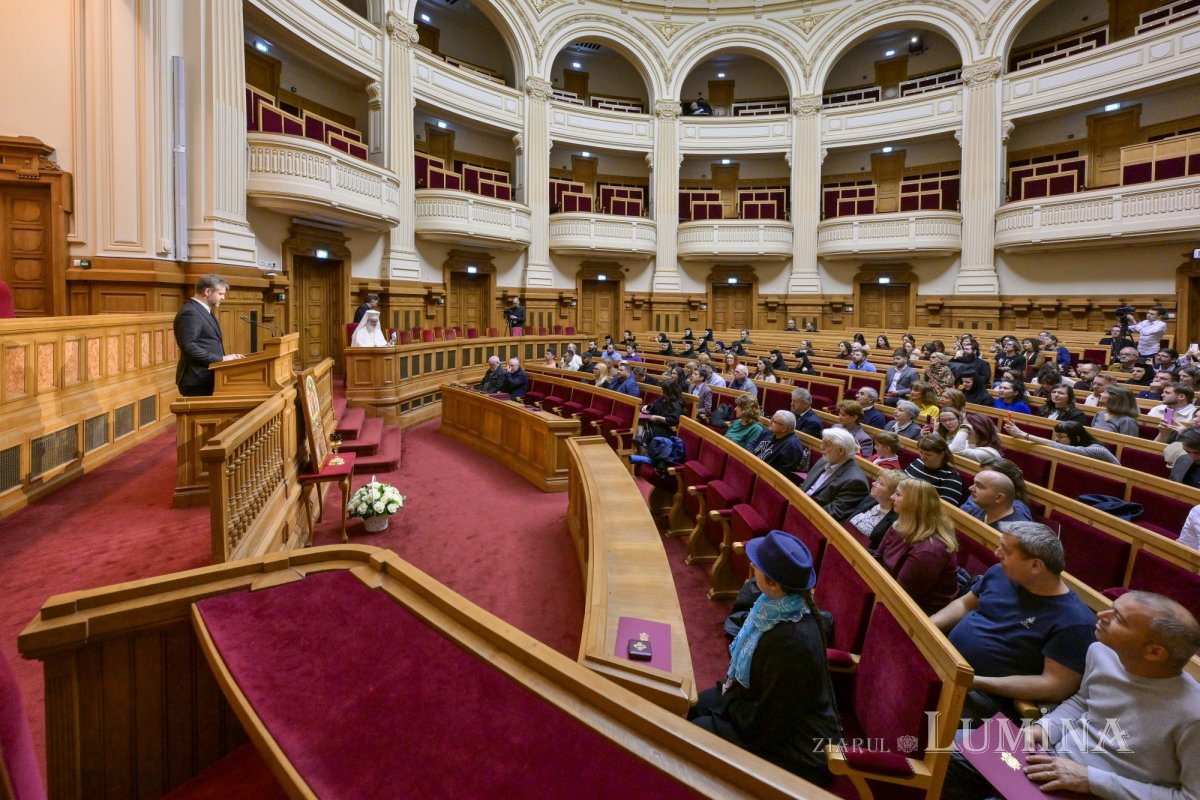 Peste 200 de pictori, distinși în Aula Magna „Teoctist Patriarhul” 347800