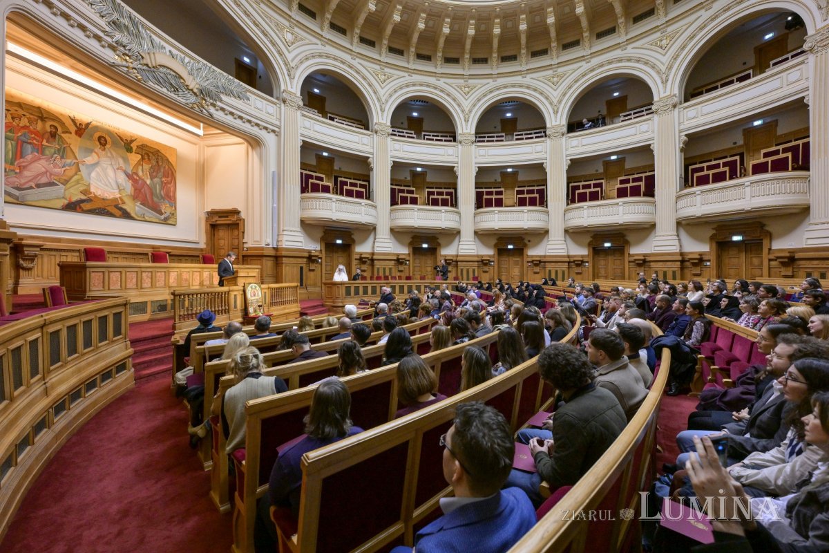 Peste 200 de pictori, distinși în Aula Magna „Teoctist Patriarhul” 347801