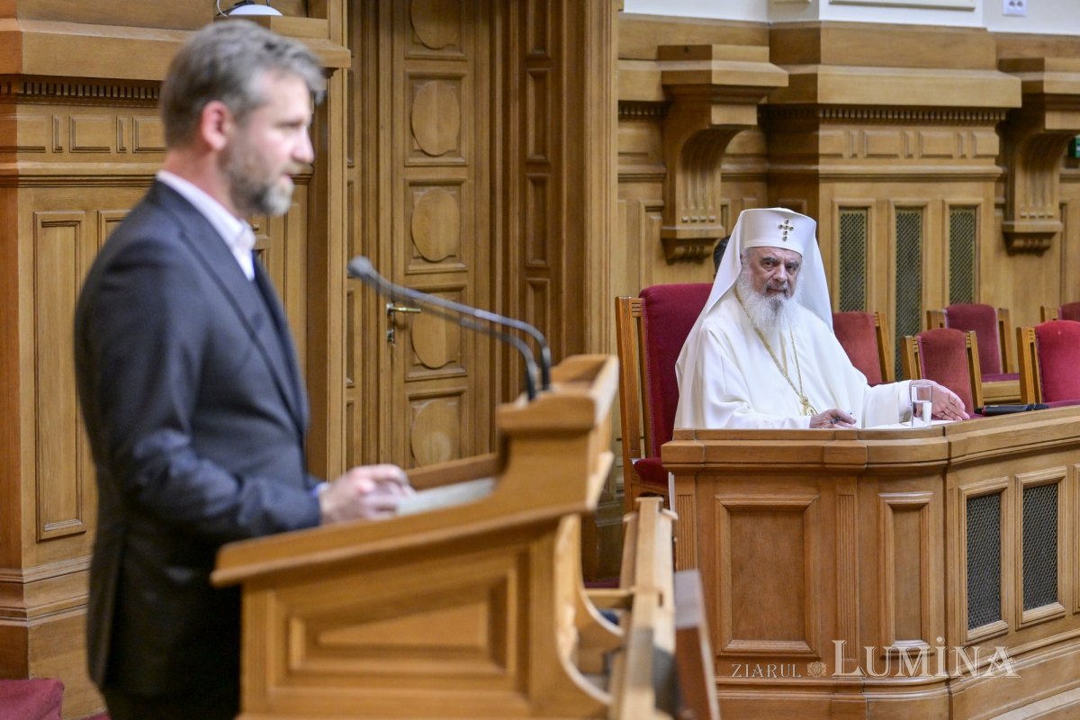 Peste 200 de pictori, distinși în Aula Magna „Teoctist Patriarhul” 347804