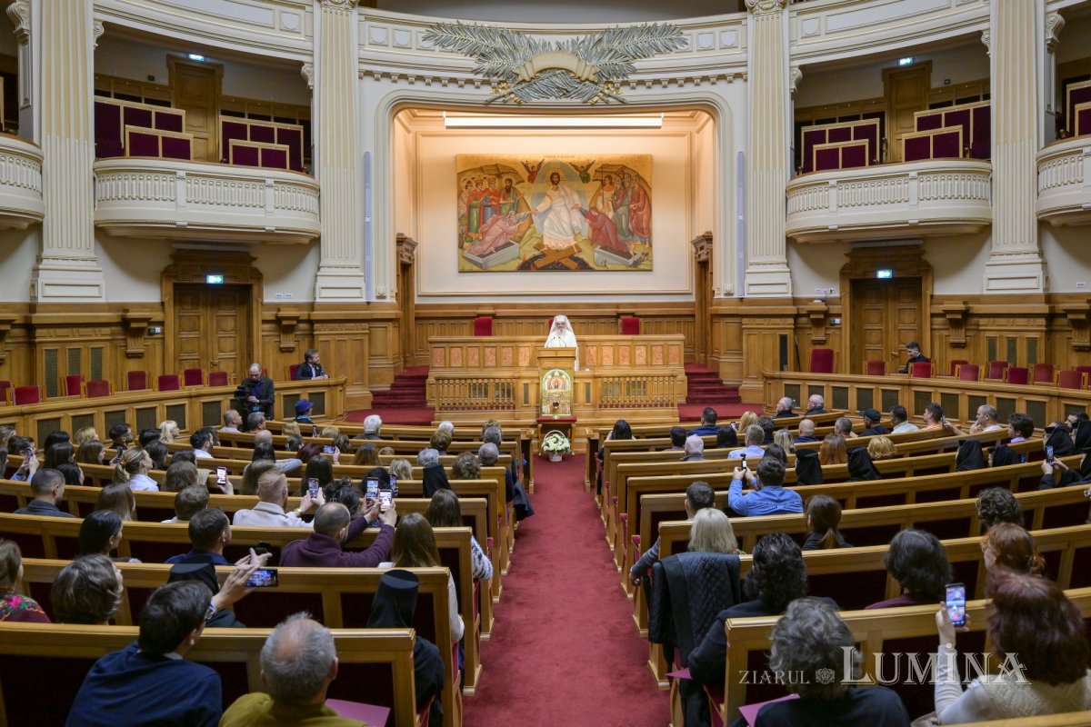 Peste 200 de pictori, distinși în Aula Magna „Teoctist Patriarhul” 347806