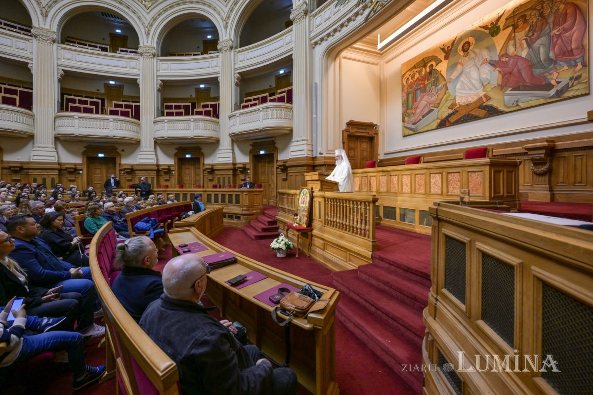 Peste 200 de pictori, distinși în Aula Magna „Teoctist Patriarhul” 347807