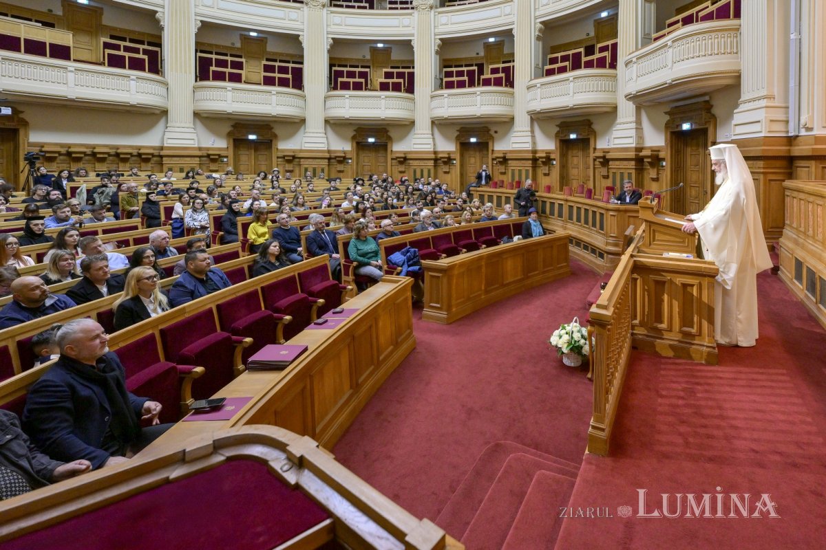 Peste 200 de pictori, distinși în Aula Magna „Teoctist Patriarhul” 347808