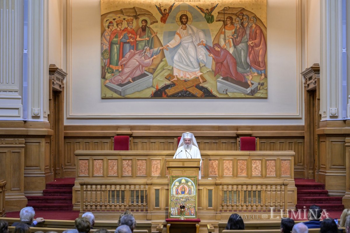 Peste 200 de pictori, distinși în Aula Magna „Teoctist Patriarhul” 347811