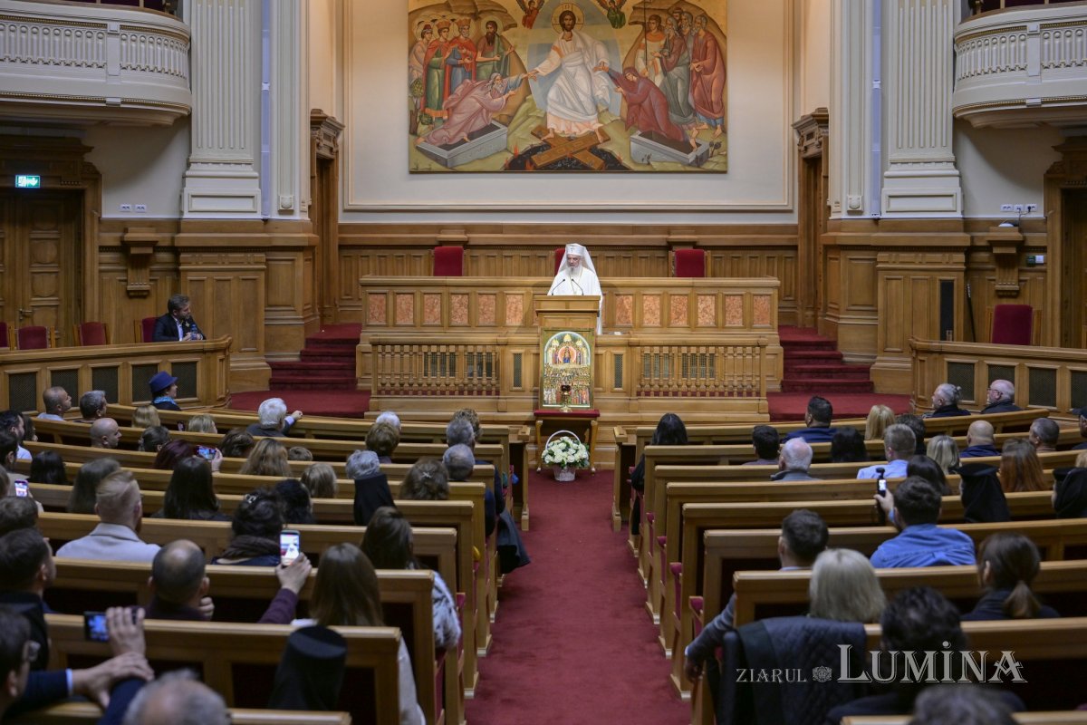 Peste 200 de pictori, distinși în Aula Magna „Teoctist Patriarhul” 347812