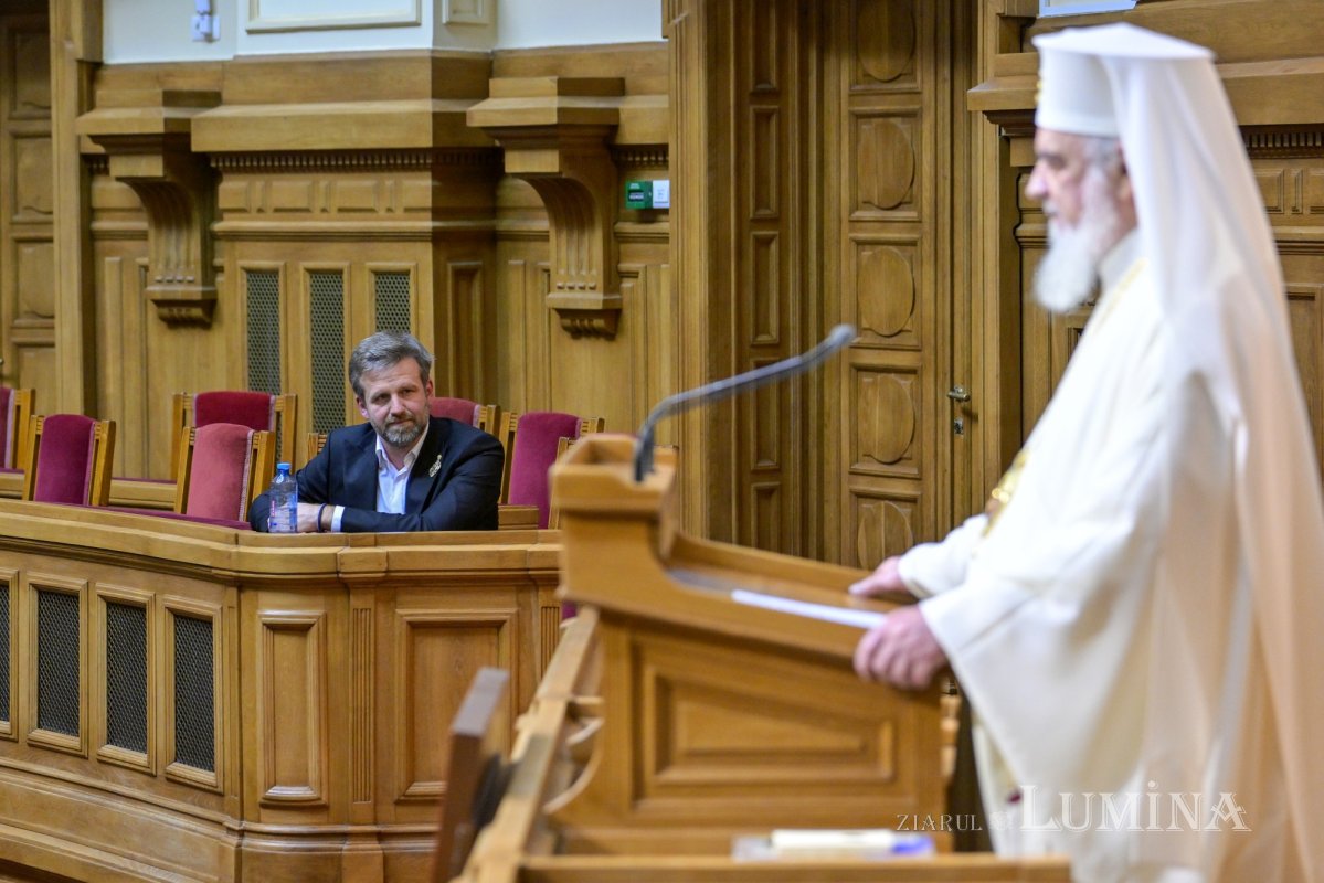 Peste 200 de pictori, distinși în Aula Magna „Teoctist Patriarhul” 347814