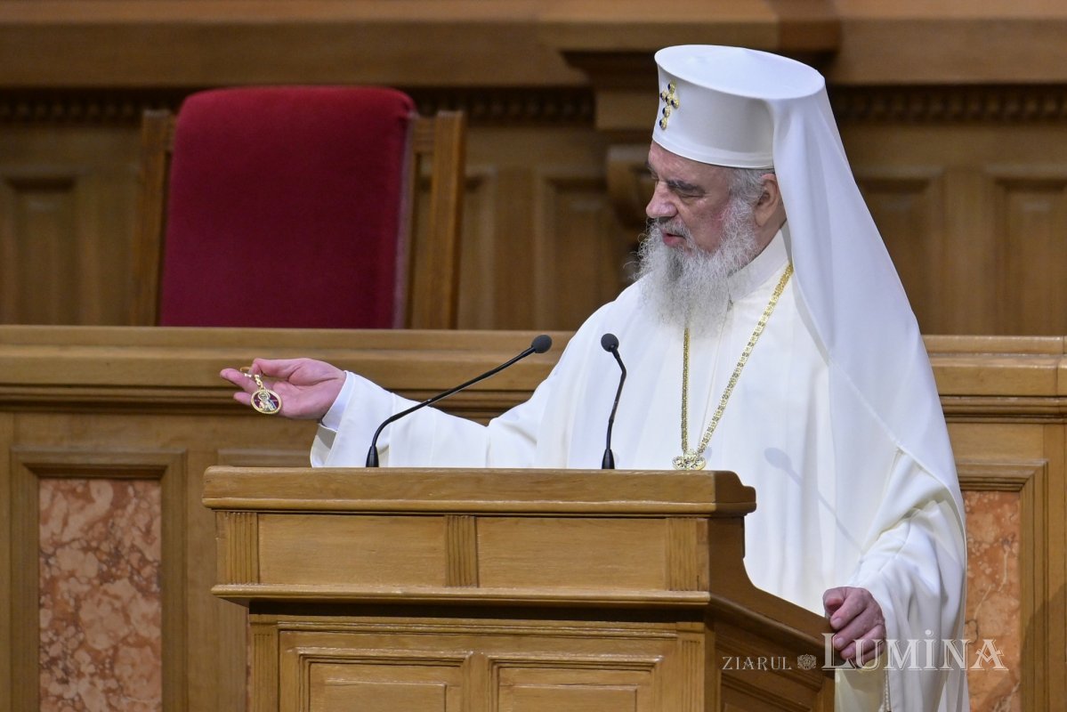 Peste 200 de pictori, distinși în Aula Magna „Teoctist Patriarhul” 347817