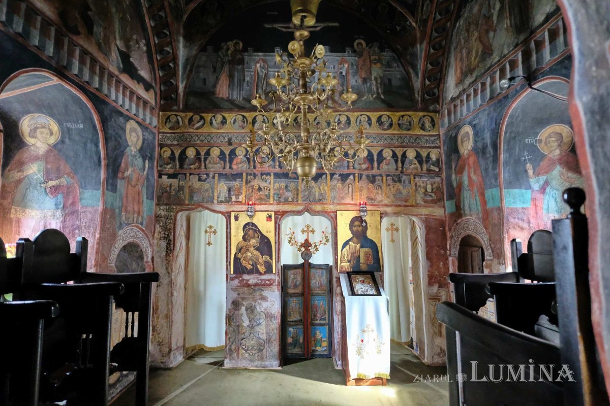 Sclipirile Luminii: Schitul „Sfântul Antonie” de la Iezer - Vâlcea 348460