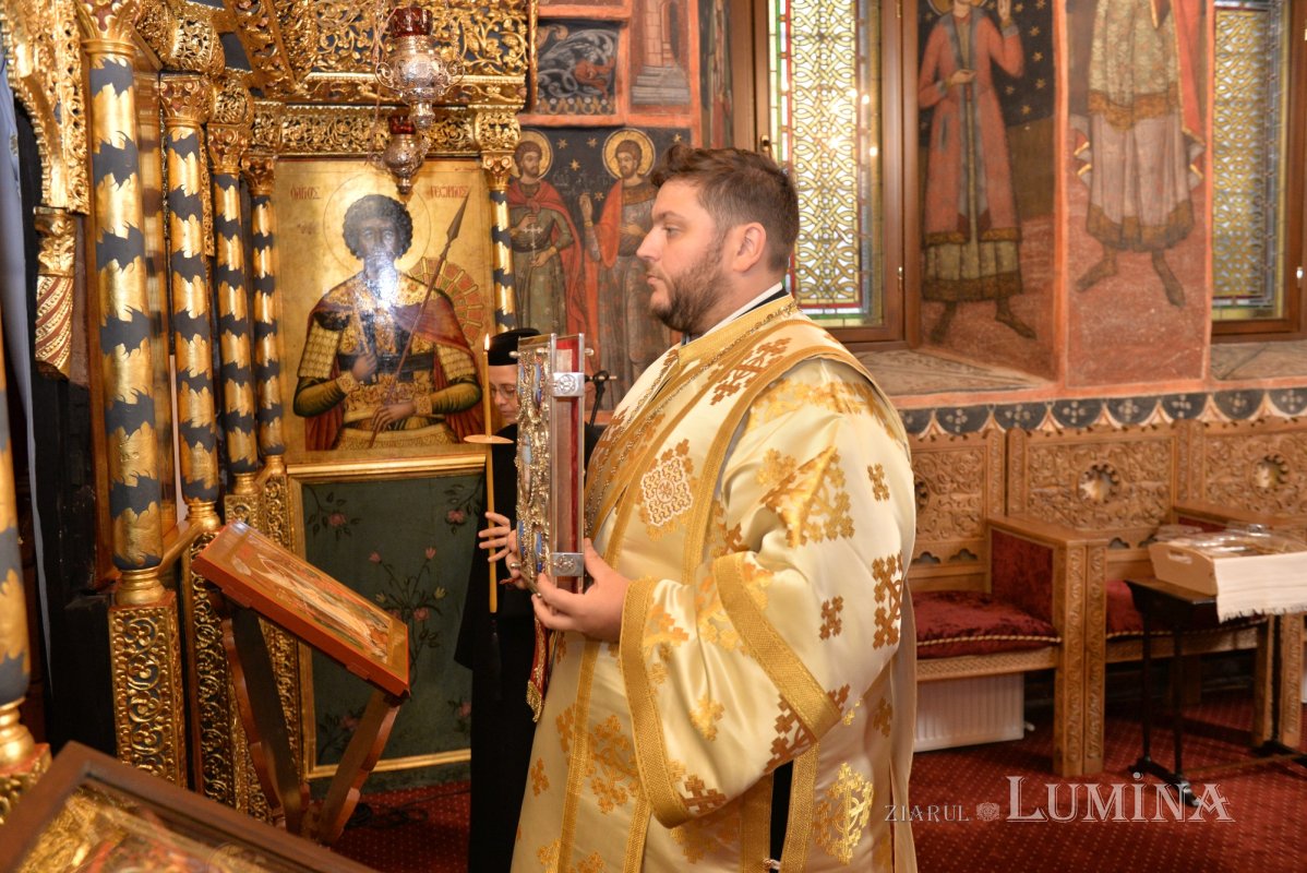 „Omul se îmbogăţeşte în Dumnezeu prin rugăciune, milostenie şi recunoştinţă” 348618