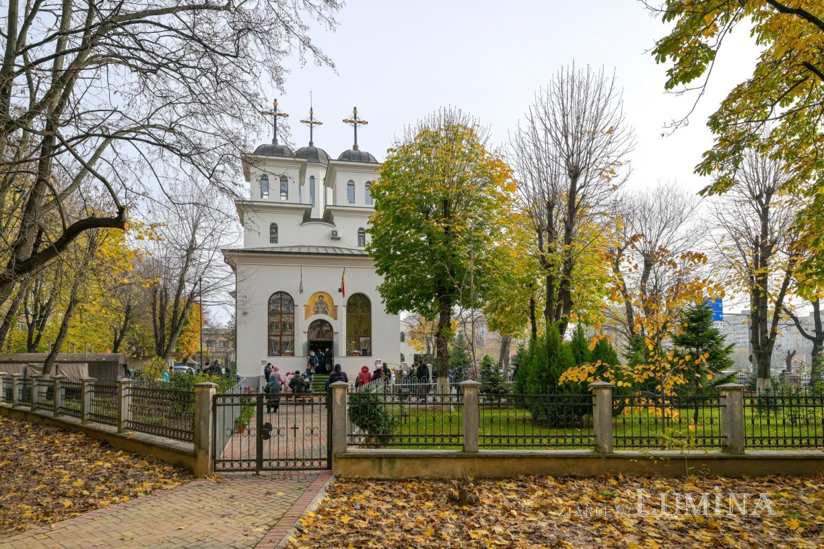 Hramul Parohiei „Sfântul Mare Mucenic Mercurie” din Capitală 348855