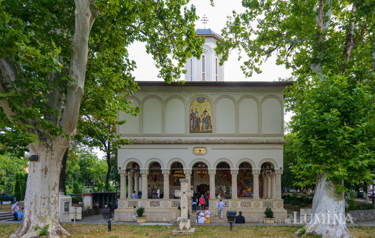 Moaștele Sfintei Paraschevi din Grecia, aduse la hramul unei biserici din Capitală 349038