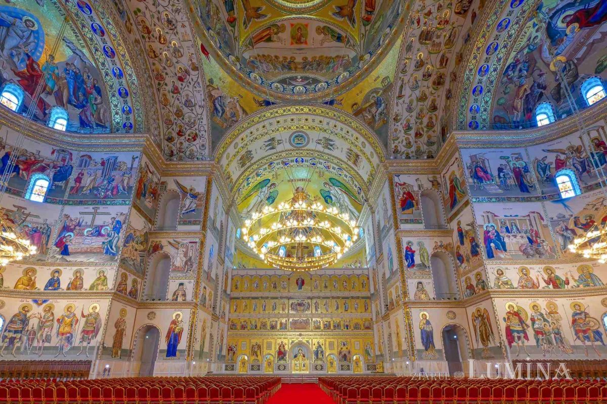 Sclipirile Luminii: Mozaicuri din Catedrala Naţională 349033