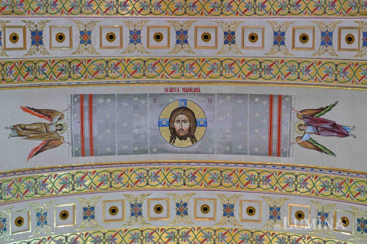 Sclipirile Luminii: Mozaicuri din Catedrala Naţională 349037