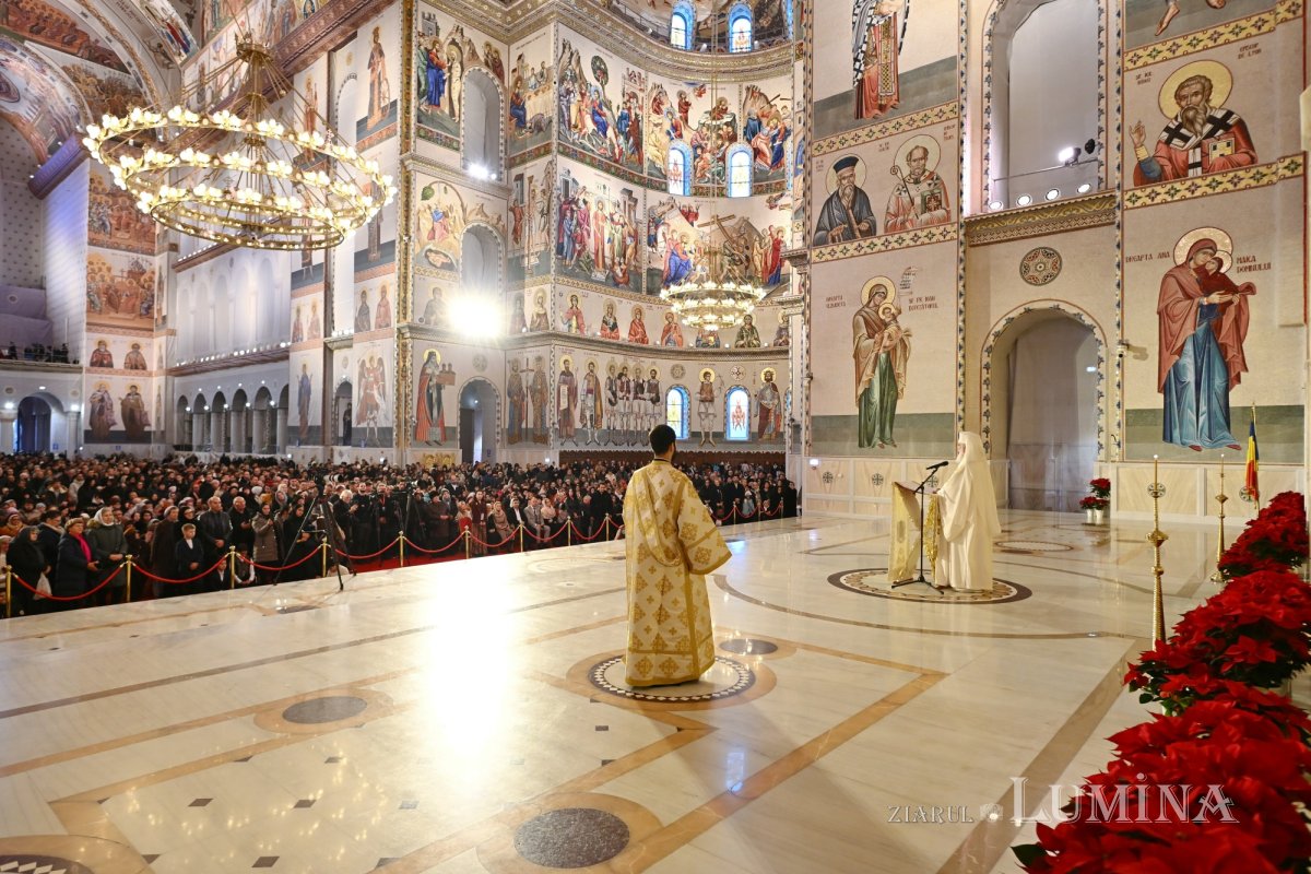 Sărbătoarea Sfântului Apostol Andrei, cel întâi chemat, Ocrotitorul României şi al Catedralei Naţionale, este confirmarea credinţei apostolice a poporului român 349435