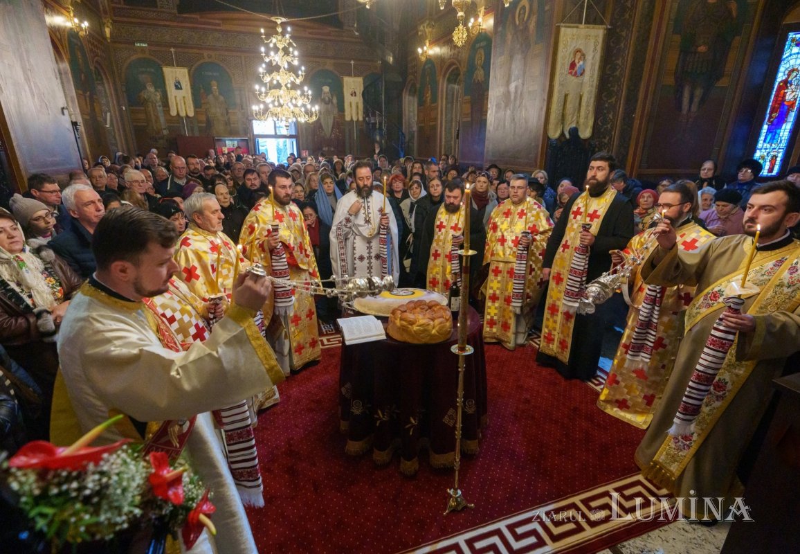 Înnoire și binecuvântare la Parohia „Sfântul Andrei”-Chitila 349373