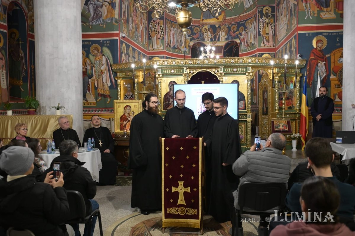 Expoziție închinată sfinților români la Parohia Iancu Vechi-Mătăsari 349623