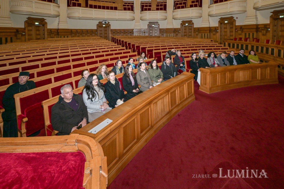Masteranzi de la Facultatea de Teologie în vizită la Palatul Patriarhiei 349676