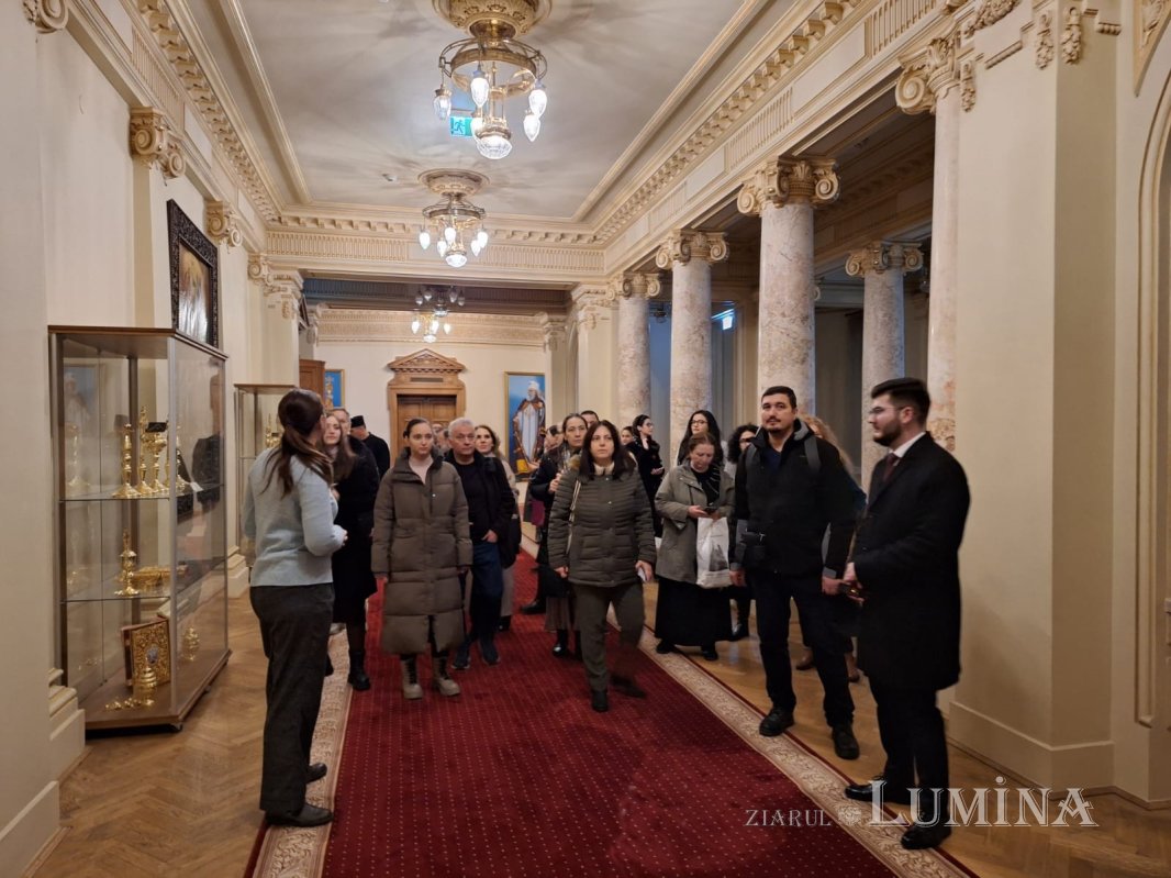 Masteranzi de la Facultatea de Teologie în vizită la Palatul Patriarhiei 349677