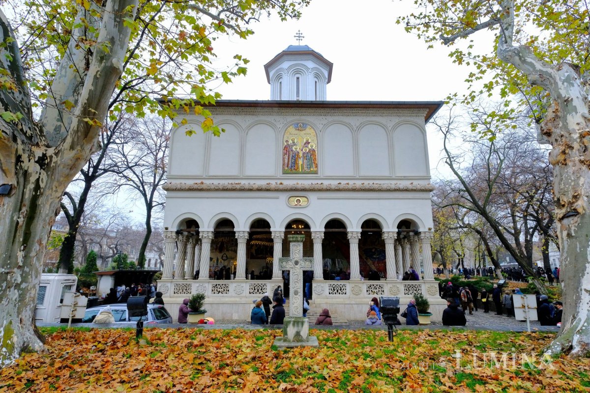 Sclipirile Luminii: Moaştele Sfântului Nicolae, de patru veacuri la Biserica „Sfântul Gheorghe”-Nou din Bucureşti 349686