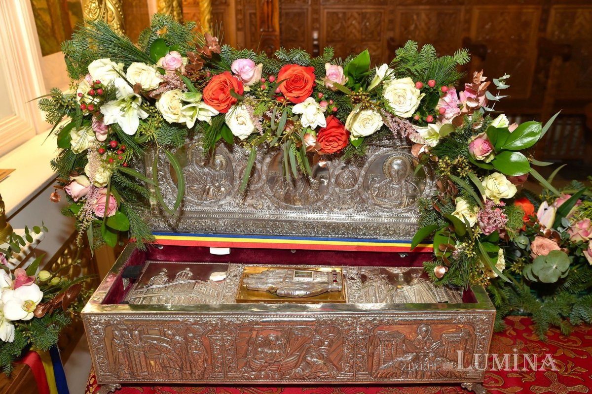 Sclipirile Luminii: Moaştele Sfântului Nicolae, de patru veacuri la Biserica „Sfântul Gheorghe”-Nou din Bucureşti 349687