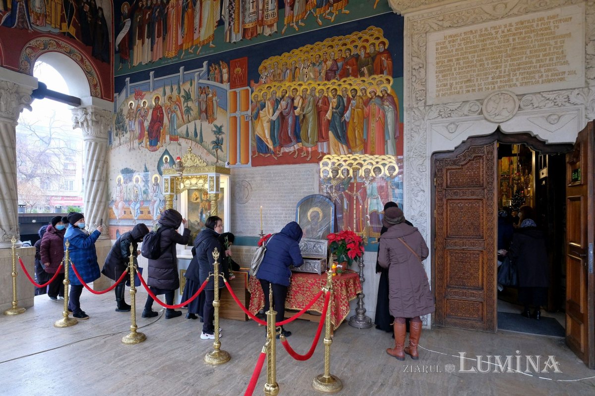 Sclipirile Luminii: Moaştele Sfântului Nicolae, de patru veacuri la Biserica „Sfântul Gheorghe”-Nou din Bucureşti 349689