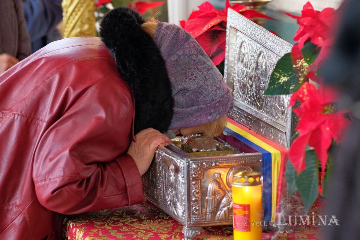 Sclipirile Luminii: Moaştele Sfântului Nicolae, de patru veacuri la Biserica „Sfântul Gheorghe”-Nou din Bucureşti 349691