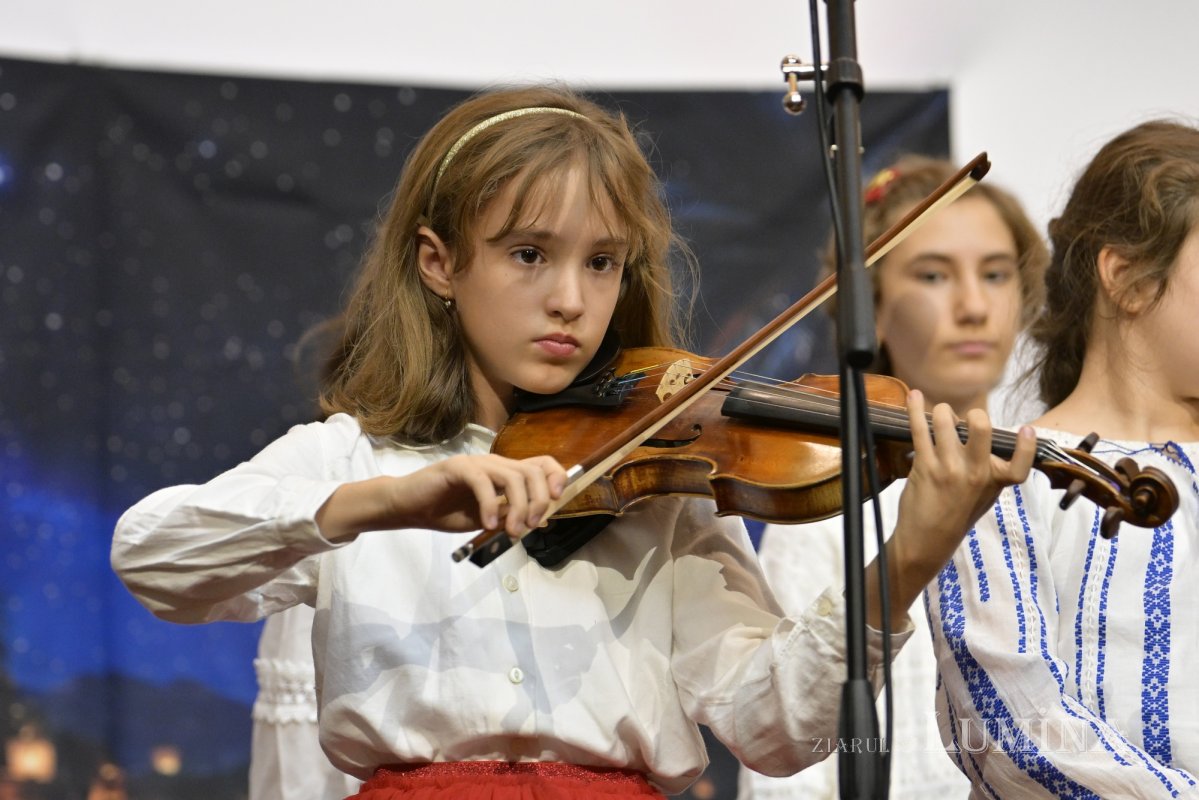 „Sfântul Nicolae în mijlocul copiilor” pe Colina Bucuriei 349822