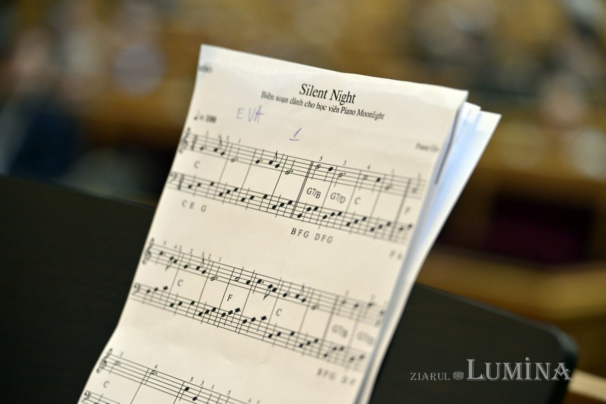 „Sfântul Nicolae în mijlocul copiilor” pe Colina Bucuriei 349824